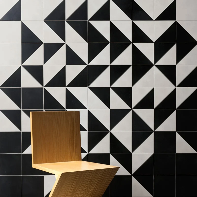 Futura Half Black - Gres Porcellanato Decorato Geometrico 15x15
