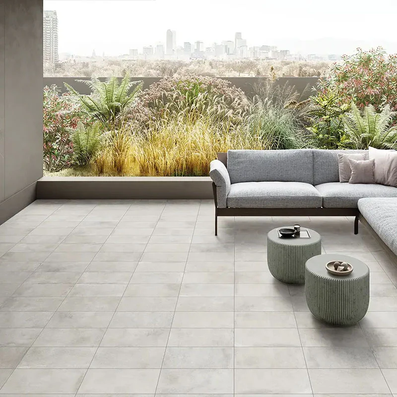Street Milano Silver R10 - Gres Porcellanato effetto cemento 22x45